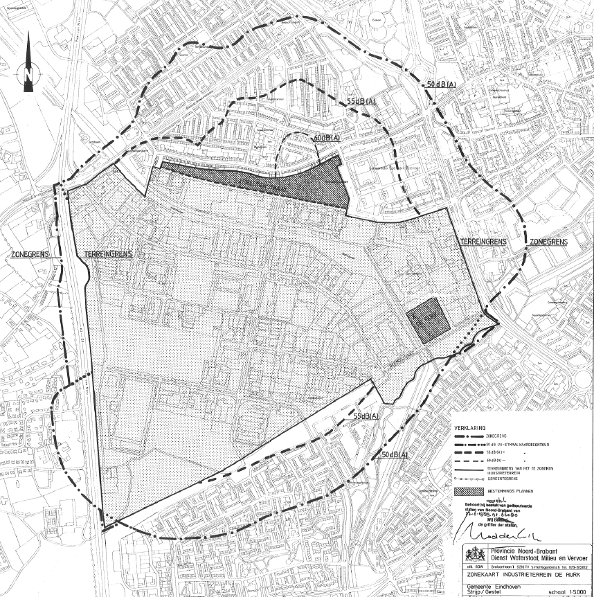 De zonekaart De Hurk (Eindhoven). Het is een verouderde kaart die niet meer geldt, maar nog steeds officieel gebruikt wordt (waarom, weet ik niet). De 55dB(A)-contour ligt ver in bewoond gebied.