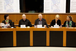 vlnr: Ulrike Müller MEP, John Stewart (HACAN), Keith Taylor MEP, Susanne Heger (Initiator), Cecilia Wikström MEP