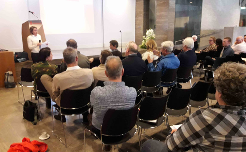 Voorlichtingsbijeenkomst op Eindhovens stadhuis over het vliegveld
