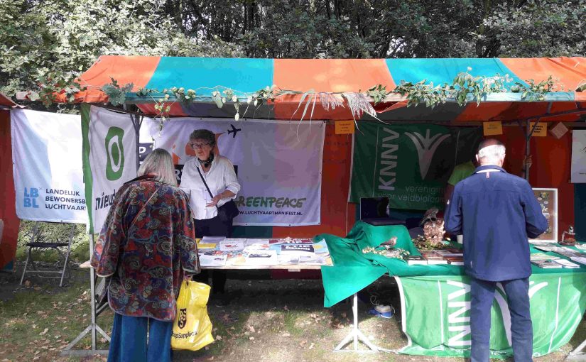 Milieudefensie met vliegveldactie op Geldrops Regenboogfestival